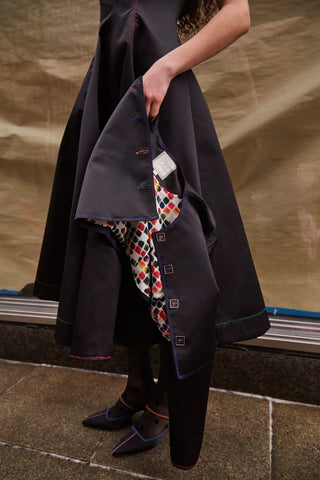 Jaqueta Cropped Gloria Cetim Preto Vestuario Larroudé x Jonathan Cohen