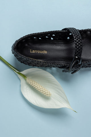 Sapatilha Verona New Macramê Couro Preto Ballerina Larroudé