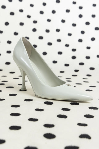 Scarpin Stone Couro Cinza Pump Larroudé