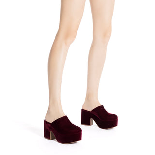Mule Clog Plataforma Miso Veludo Vinho