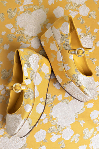 Larroudé x Markarian: Flatform Blair Brocado Amarelo Pump Larroudé x Markarian