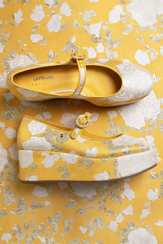 Larroudé x Markarian: Flatform Blair Brocado Amarelo Pump Larroudé x Markarian