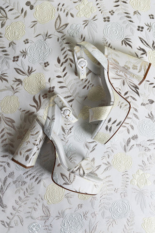 Larroudé x Markarian: Sandália Dolly Brocado Off White Sandal Larroudé x Markarian