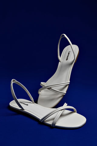 Sandália Flat Annie Couro Off White Flat Sandal Larroudé