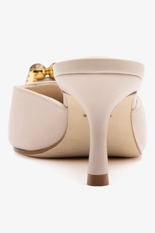 Chloe Gosselin by Studio Larroudé: Mule Ava Couro Off White Mule Larroudé x Chloe Gosselin