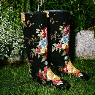 Larroudé x Markarian: Bota Lã Preto e Bordado Floral