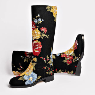 Larroudé x Markarian: Bota Lã Preto e Bordado Floral