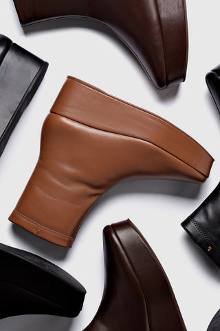 Bota Dani New Flatform Dani Couro Caramelo Boot Larroudé
