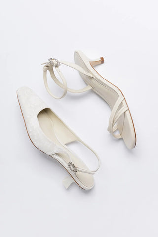 Larroudé x Markarian: Slingback Amal Renda Branco Pump Larroudé x Markarian