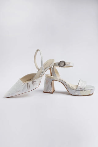 Larroudé x Markarian: Scarpin Brocado Off White Pump Larroudé x Markarian