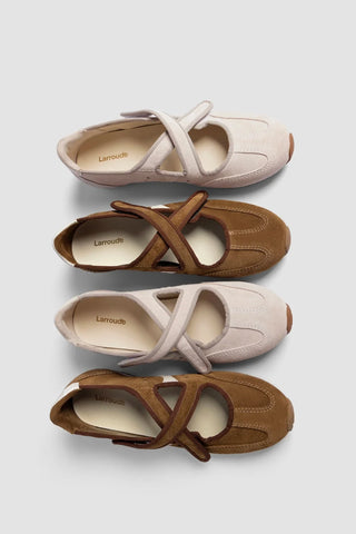 Flat Stella Ballerina Camurça Marrom e Couro Off White Ballerina Larroudé