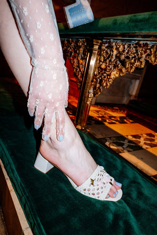 Larroudé x Tanner Fletcher: Mule Rose Garden Trellis Couro Off White Sandal Larroudé x Tanner Fletcher
