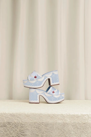 Larroudé x Tanner Fletcher: Mule Miso Cake Cetim Azul Mule Larroudé x Tanner Fletcher