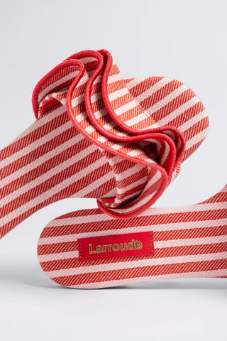 Flat Ivy Lona Listrado Vermelho e Babados Flat Larroudé