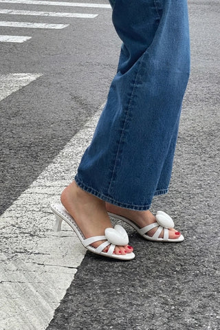 Mule Amore Couro Verniz Branco Mule Larroudé