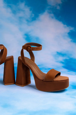 Sandália Plataforma Dolly Camurça Marrom Sandal Larroudé