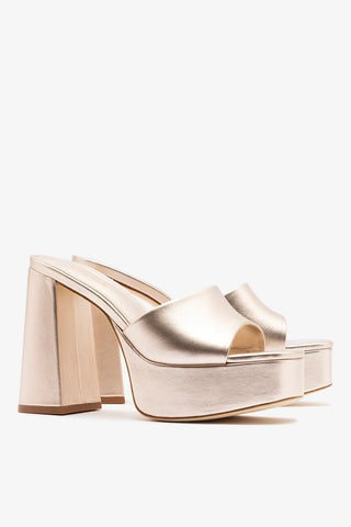 Mule Plataforma Dolly Couro Champagne Mule Larroudé