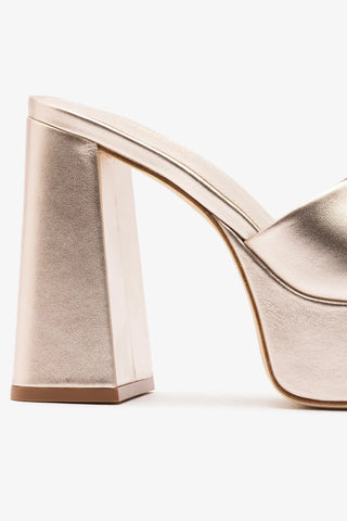 Mule Plataforma Dolly Couro Champagne Mule Larroudé