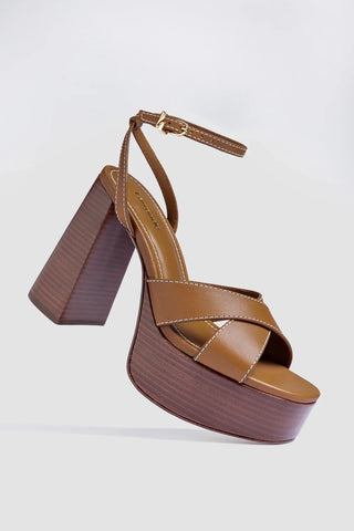 Sandália Dolly X Wood Couro Caramelo Sandal Larroudé