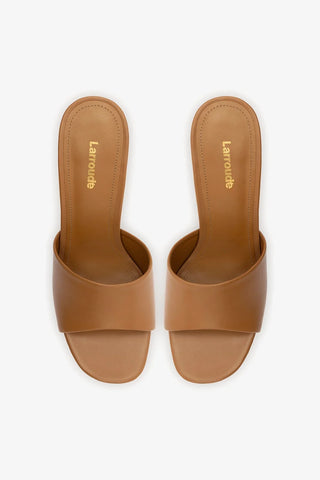 Mule Dolly Couro Caramelo Mule Larroudé