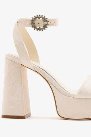 Larroudé x Markarian: Sandália Plataforma Dolly Renda Branco Sandal Larroudé x Markarian