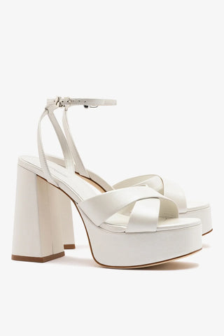 Sandália Plataforma Dolly X Couro Off White Sandal Larroudé