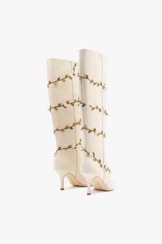 Larroudé x Tanner Fletcher: Bota Kate Mid Rose Vines Couro Off White Boot Larroudé x Tanner Fletcher