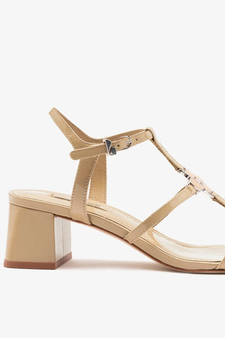 Sandália Salto Bloco Hana Couro Verniz Bege Sandal Larroudé