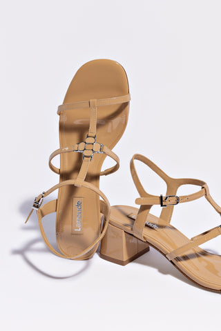Sandália Hana Salto Bloco Couro Verniz Bege Sandal Larroudé