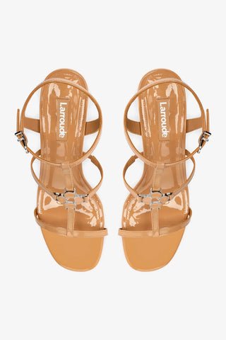 Sandália Hana Salto Bloco Couro Verniz Bege Sandal Larroudé