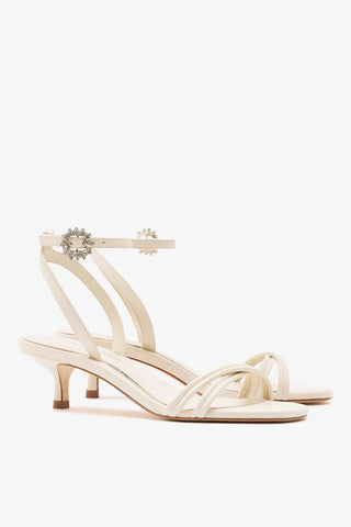 Larroudé x Markarian: Sandália Annie Mini Couro Off White Sandal Larroudé x Markarian