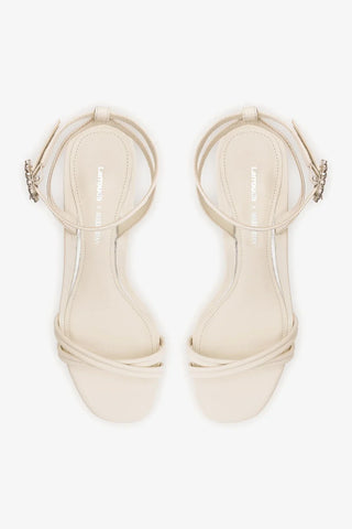 Larroudé x Markarian: Sandália Annie Mini Couro Off White Sandal Larroudé x Markarian