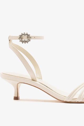 Larroudé x Markarian: Sandália Annie Mini Couro Off White Sandal Larroudé x Markarian