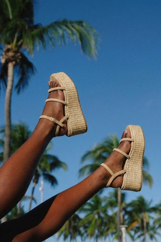 Flatform Gio Camurça Caramelo Flatform Larroudé