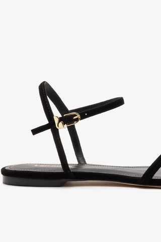 Sandália Flat Annie Camurça Preto Flat Sandal Larroudé