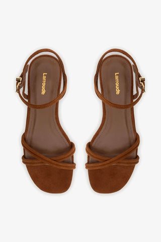 Sandália Flat Annie Camurça Marrom Flat Sandal Larroudé