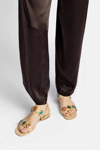 Sandália Flat Milan Gioiello Ráfia Bege Flat Sandal Larroudé
