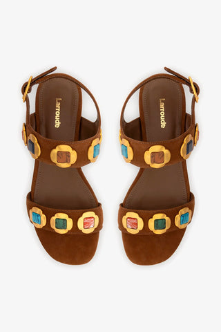 Sandália Flat Milan Gioiello Camurça Marrom Flat Sandal Larroudé