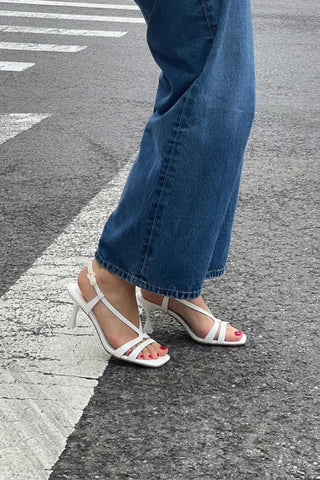 Sandália Daphne Couro Verniz Branco Sandal Larroudé