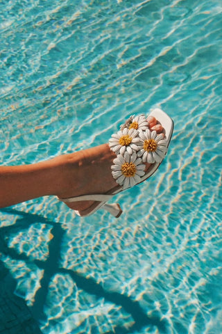 Sandália Fiore Couro Off White Sandal Larroudé