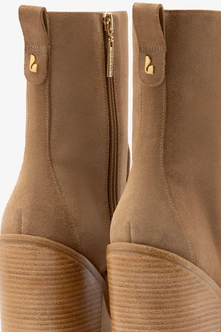 Bota James Camurça Caramelo Boot Larroudé