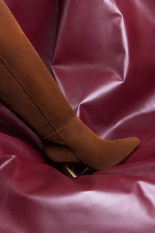 Bota Cindy Hi Camurça Marrom Boot Larroudé