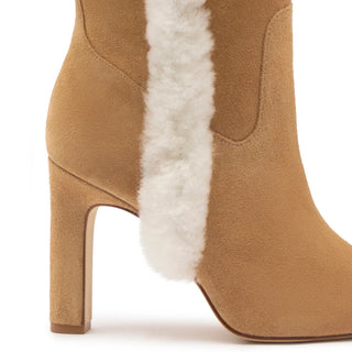 Bota Cindy Hi Camurça Caramelo e Lã Natural