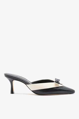 Larroudé x Tanner Fletcher: Mule Elle Smoking Couro Preto e Off White Mule Larroudé x Tanner Fletcher