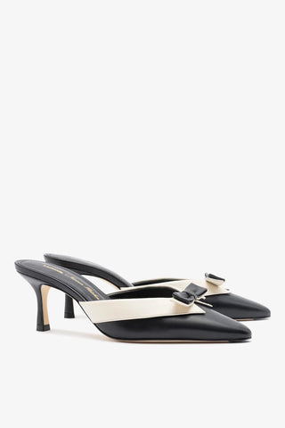 Larroudé x Tanner Fletcher: Mule Elle Smoking Couro Preto e Off White Mule Larroudé x Tanner Fletcher
