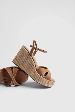 Sandália Anabela Espadrille Bianca Couro Caramelo Sandal Larroudé