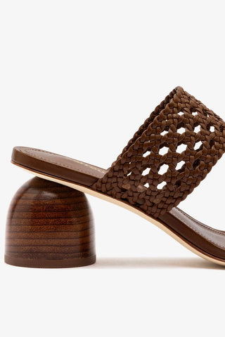 Mule Dew Drop Macramê Couro Marrom Sandal Larroudé