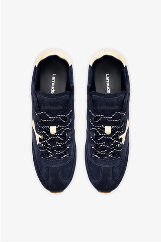 Tênis Stella Camurça Azul e Couro Off White Sneaker Larroudé