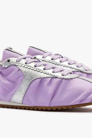 Tênis Stella Lite Nylon Lilás e Couro Prateado Sneaker Larroudé