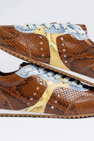 Tênis Stella Couro Cobra Marrom Sneaker Larroudé